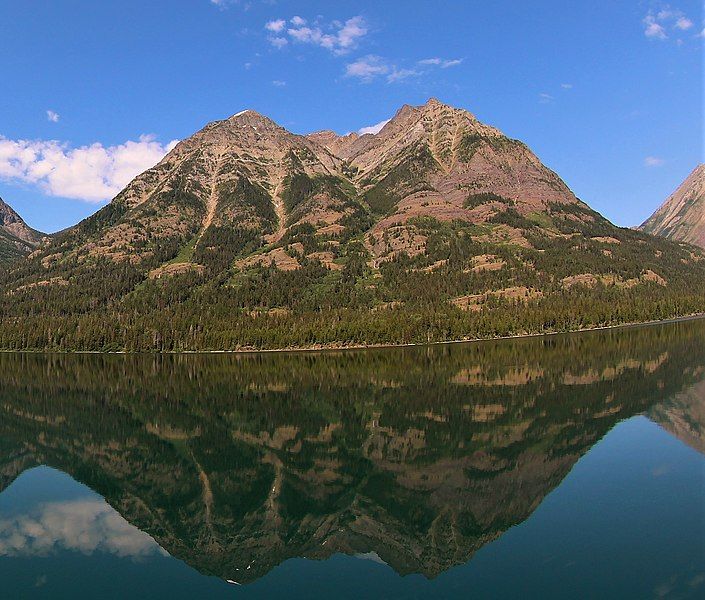 File:Campbell Mountain reflection.jpg