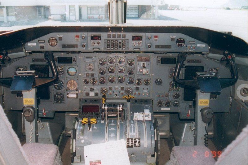 File:Dash 8-300 cockpit.jpg