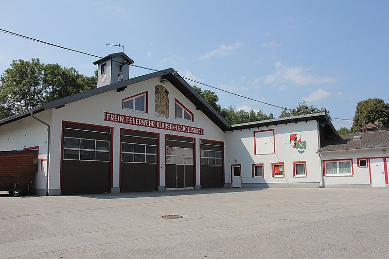 File:Feuerwehrhaus-Klausen-Leopoldsdorf 7990.JPG