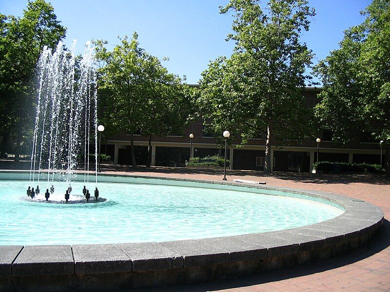 File:Fisher Fountain.JPG