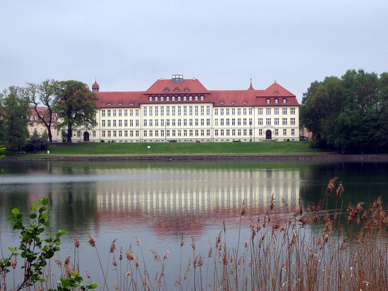 File:Gymnasium Carolinum.jpg