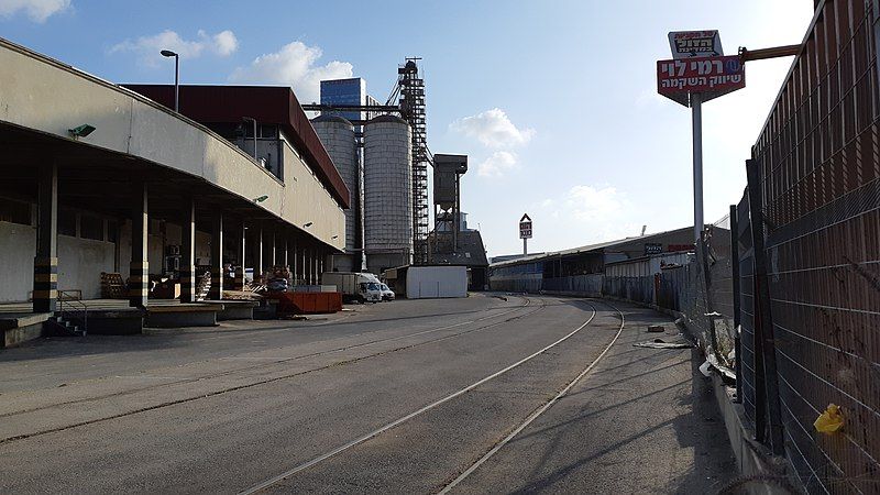 File:Memgorot-ramid BneiBrakRailStation.jpg