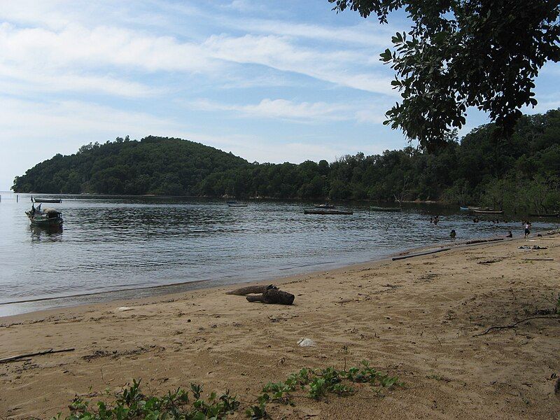 File:Pantai Pulau Datok.JPG