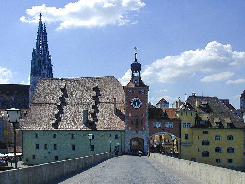 File:Regensburger Stadttor.jpg