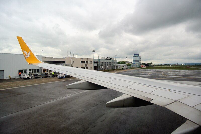 File:Saint-Etienne Boutheon tarmac.jpg