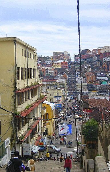 File:Antananarivo street 2007.jpg