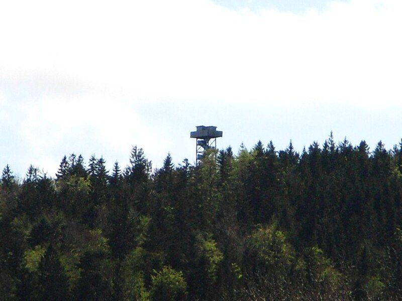 File:Aussichtsturm Oberfrauenwald.JPG