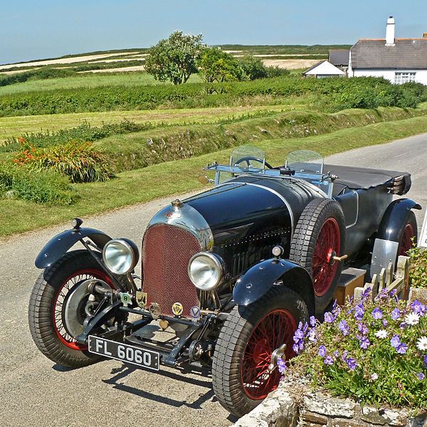 File:Bentley at Gunwalloe.jpg