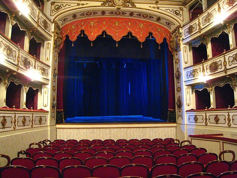 File:Busseto-Teatro 01.jpg