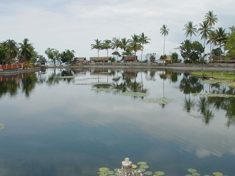 File:Candidasa Lagoon 200507-1.jpg