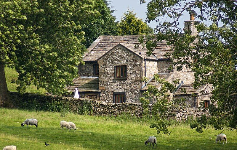 File:Close House, Giggleswick.jpg