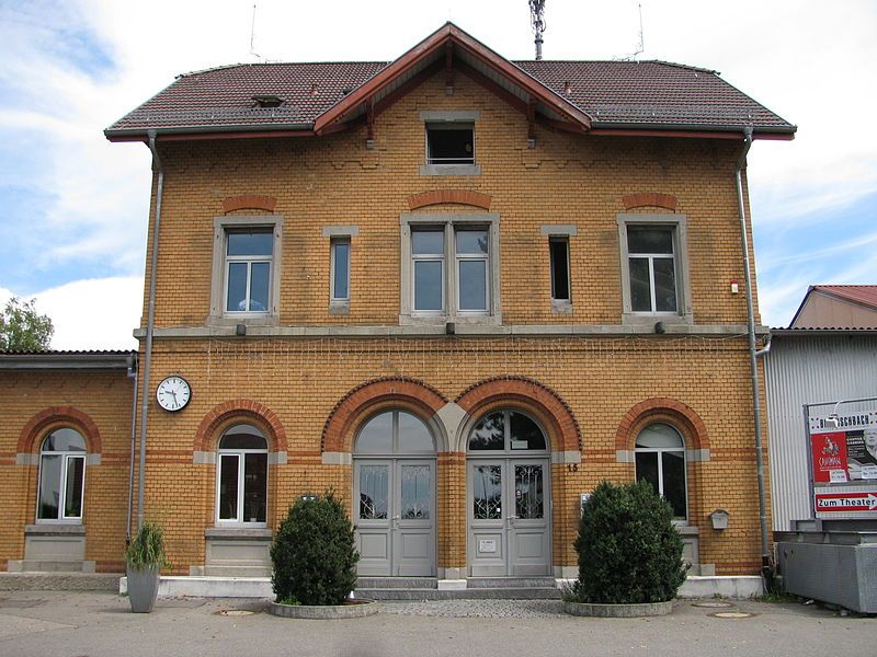 File:D-BW-Friedrichshafen-Fischbach - Bahnhofsgebaeude.JPG