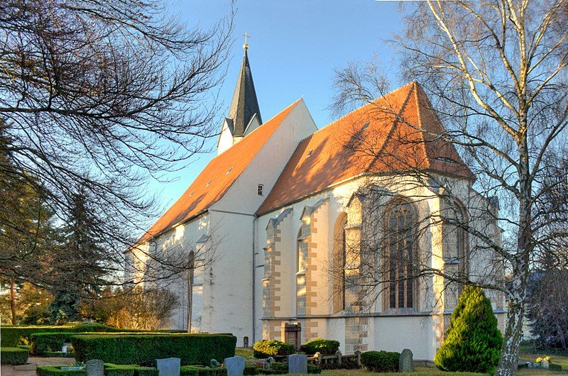 File:Dahlen Kirche.jpg