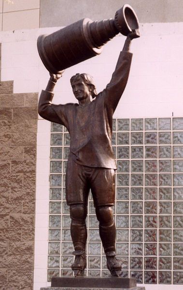 File:Gretzky statue.jpg