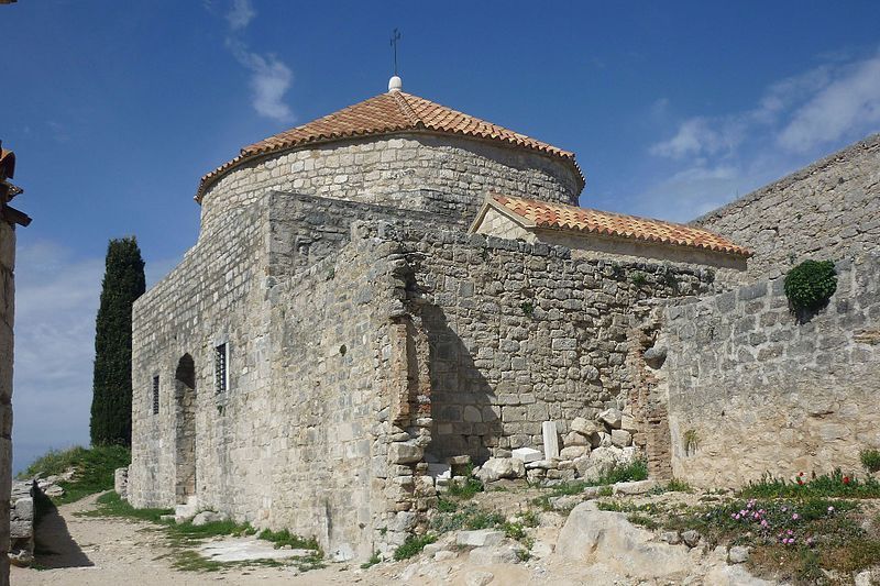 File:HR-Festung-Klis-Kirche-2.jpg