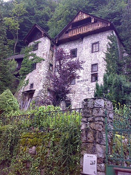 File:Hallstatt Museum alt.jpg