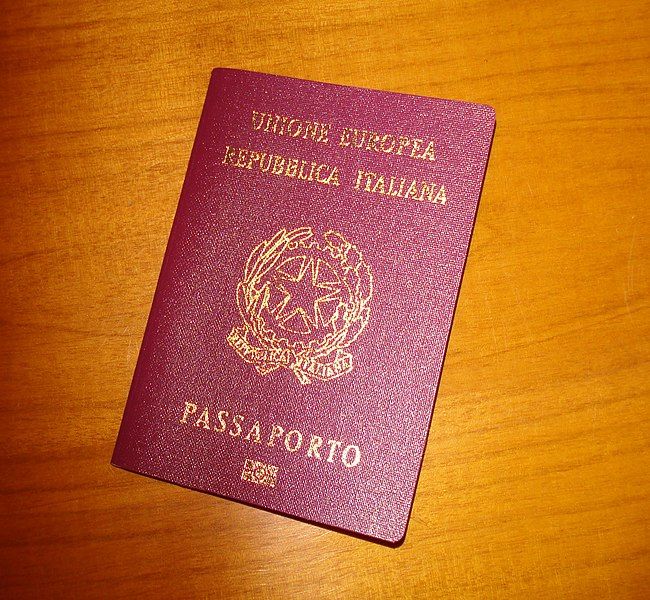 File:Italian Passport.jpg