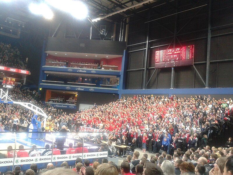 File:Lietuvos Rytas fans.JPG