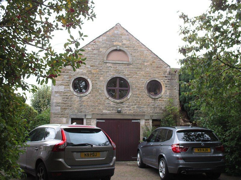 File:Old Hall Barn.jpg