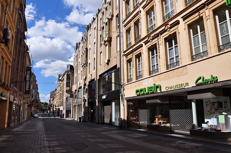 File:Rue Serpenoise Metz.JPG