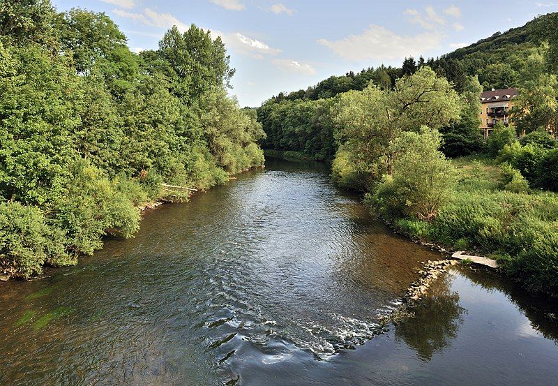 File:Sure River Weilerbach.jpg