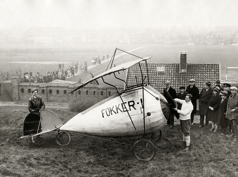 File:Vliegfiets Bussum 1930.jpg