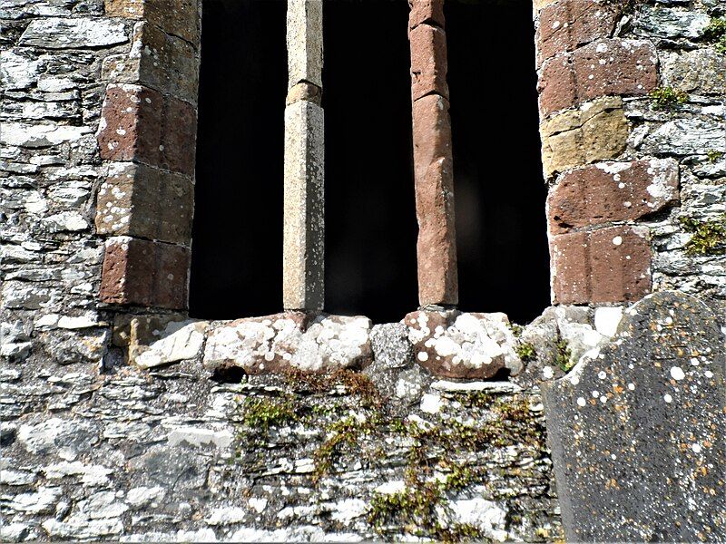 File:Window in Oughterard.jpg