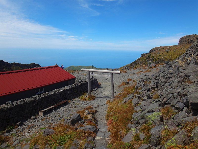 File:大物忌神社と御室.jpg