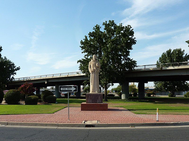 File:2009-0726-CA-Bakersfield-GarcesCircle (cropped).jpg