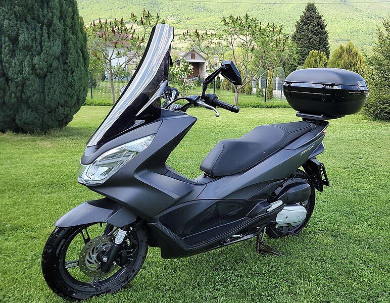 File:2014 Honda PCX125.jpg