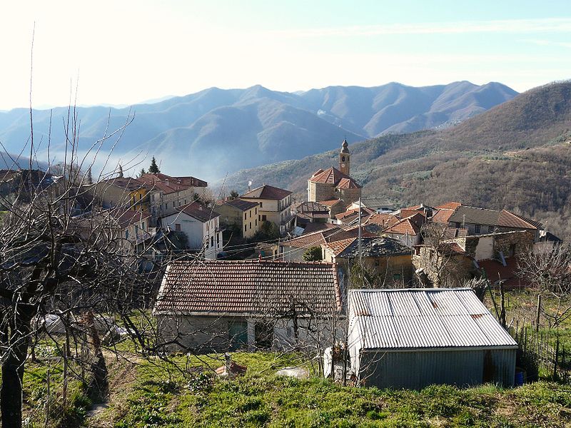 File:Aquila d'Arroscia-panorama.jpg