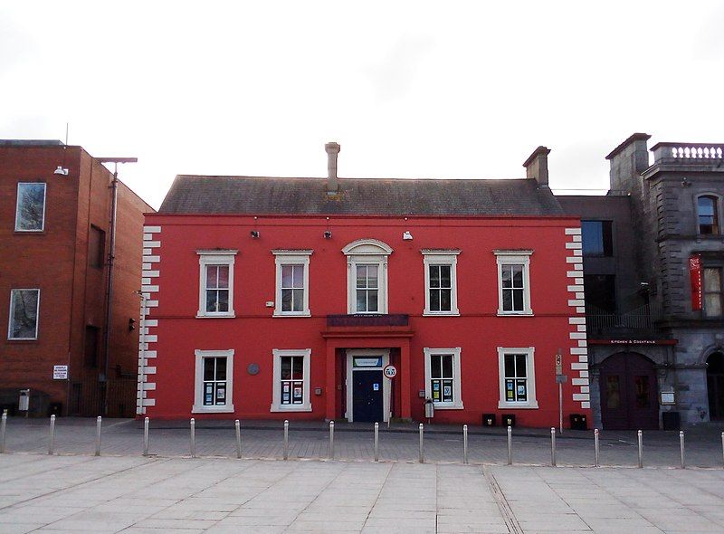 File:Athenaeum Kilkenny Parade.jpg