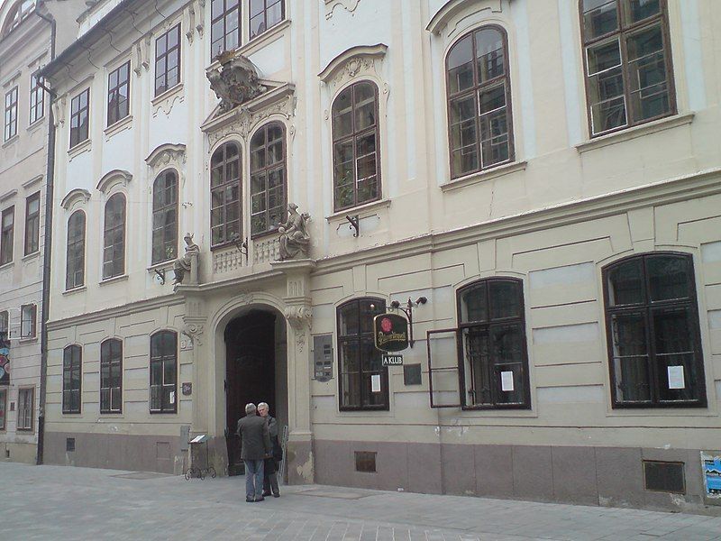 File:Balassov palác-2.jpg