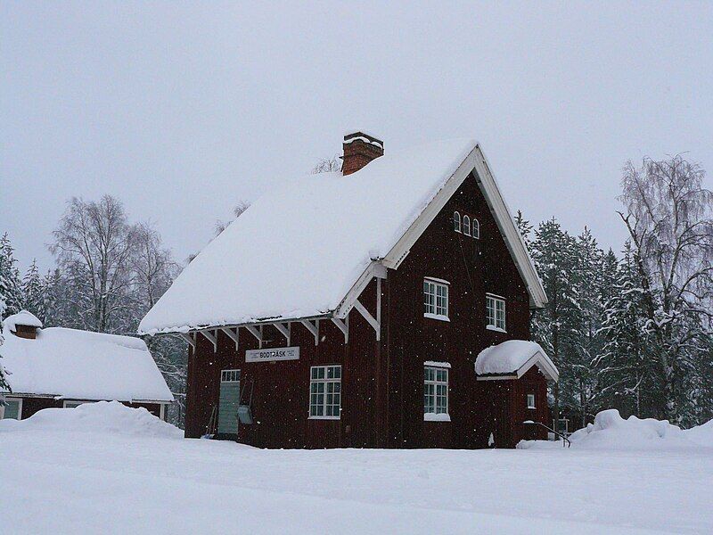 File:Bodträsk järnvägsstation.jpg