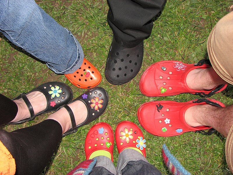 File:CrocsAccessories.jpg