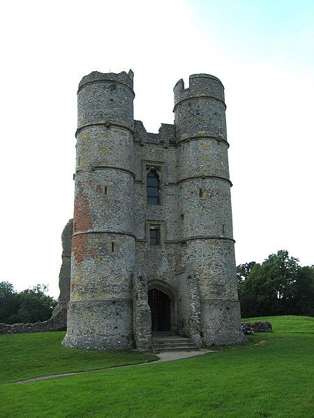 File:Donnington Castle Gatehouse.jpg