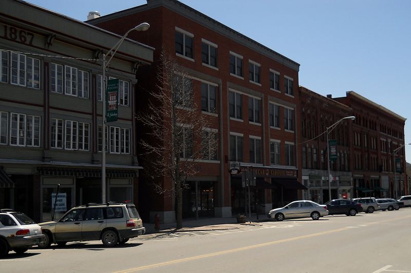 File:Downtown St. Johnsbury.jpg