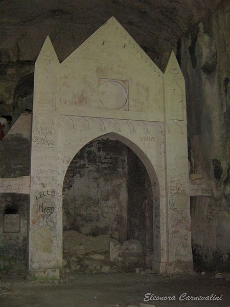 File:Interno chiesa Sant'Eustachio.jpg