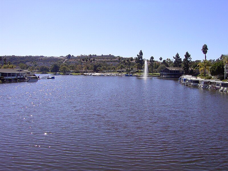 File:Lakesanmarcos.jpg