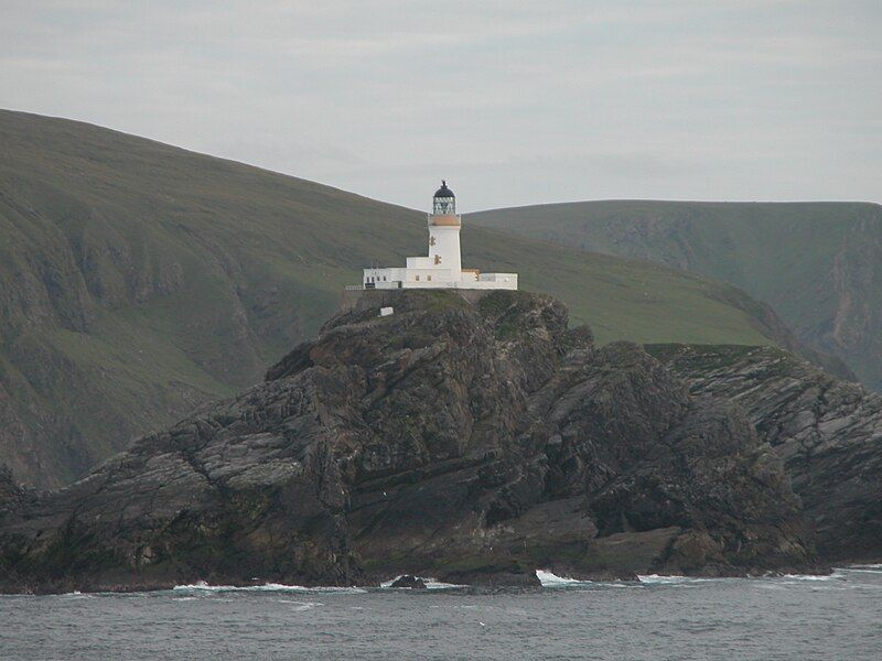 File:Lighthouse Muckle Flugga.1.jpg