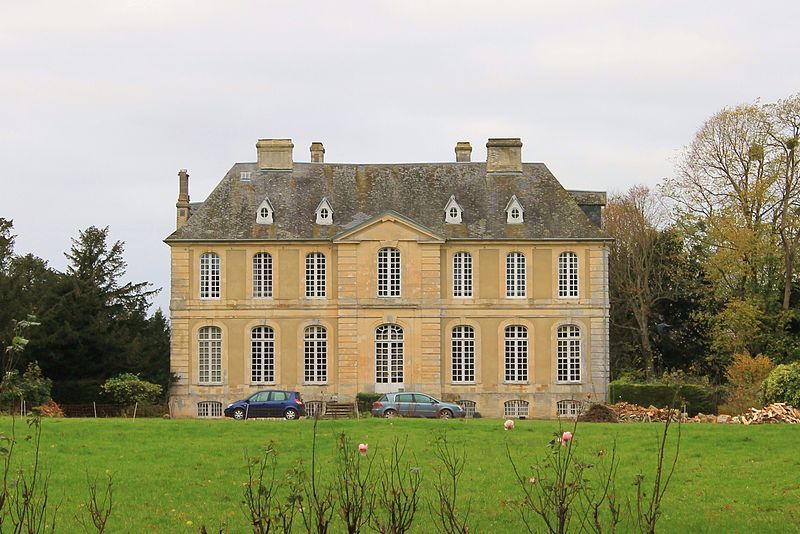 File:Monts-en-Bessin château.JPG