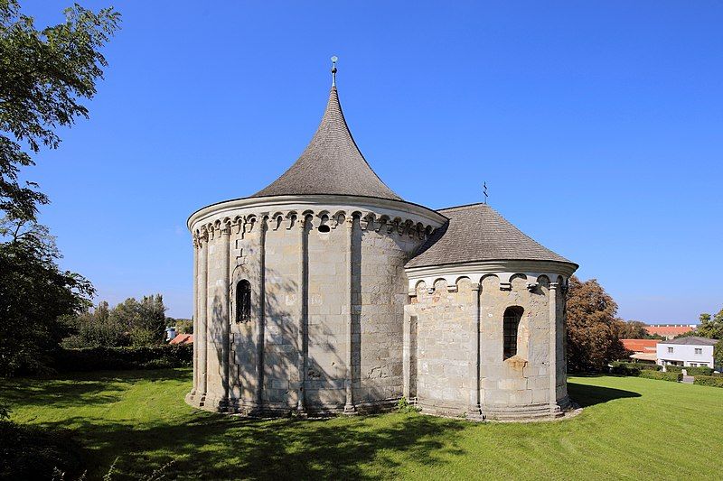 File:Petronell - Rundkapelle.jpg