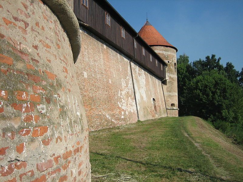 File:Sisak Fortress2.JPG