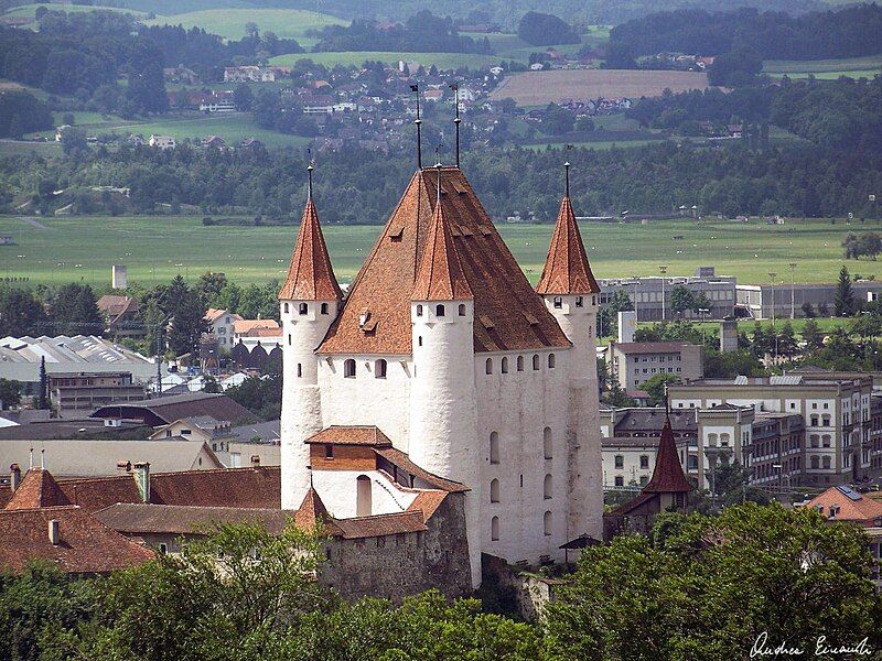 File:Thun castle view.jpg