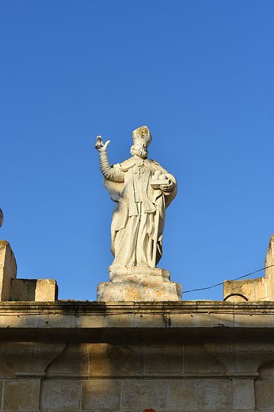 File:Żurrieq Balcony statue.jpg