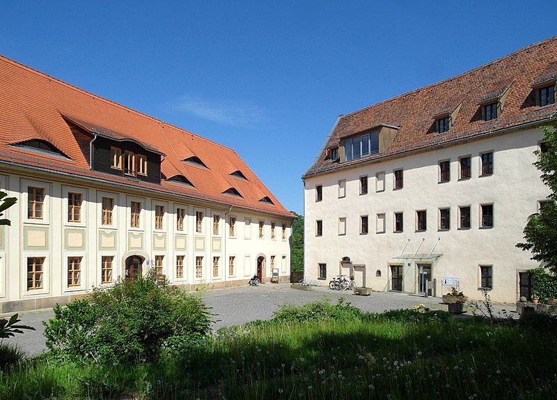 File:20180514145DR Lohmen Schloß.jpg