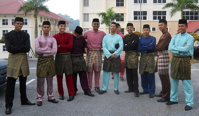 File:Aidilfitri.upnm.2010.JPG