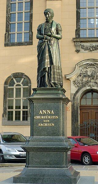 File:Anna-Denkmal.jpg