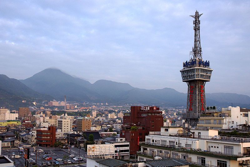 File:Beppu Tower02s4s3200.jpg