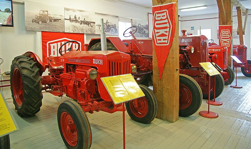 File:Bukh tractors.jpg